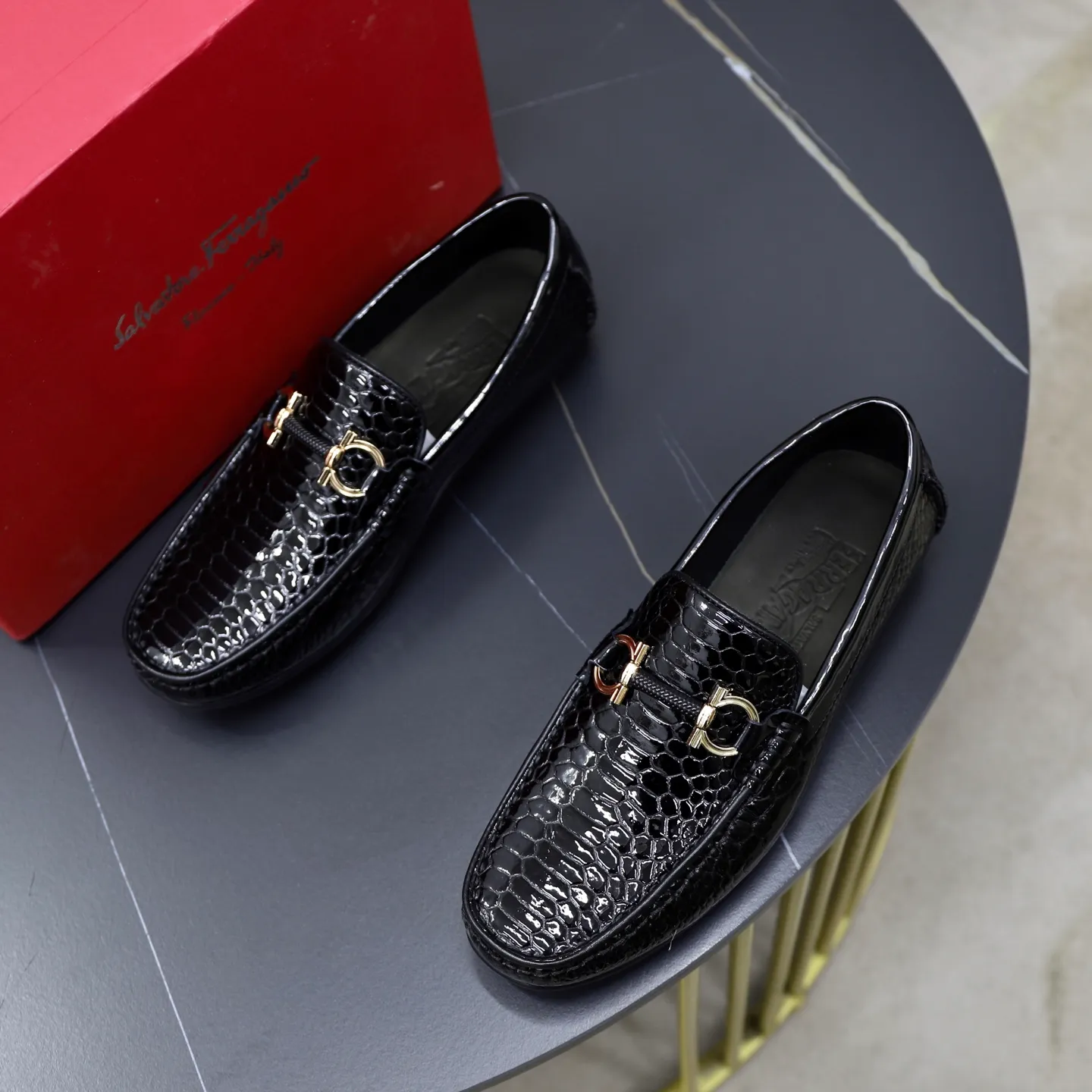 Men's men's shoes 💰462💰🙅‍♂️🙅‍♂️🙅‍♂️Niuli Brand: Ferragamo Standard code: Men's code 38/44 (45 customized) Grade: Same style as the official website Material: Original imported cowhide leather lining Original wear-resistant lightweight outsole Style category: Men's casual slip-on shoes Doudou shoes Noble luxury brand elements, top luxury color: actual picture color